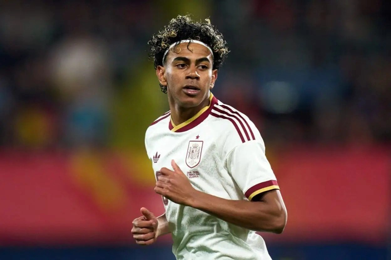 يامين يامال لاعب منتخب إسبانيا