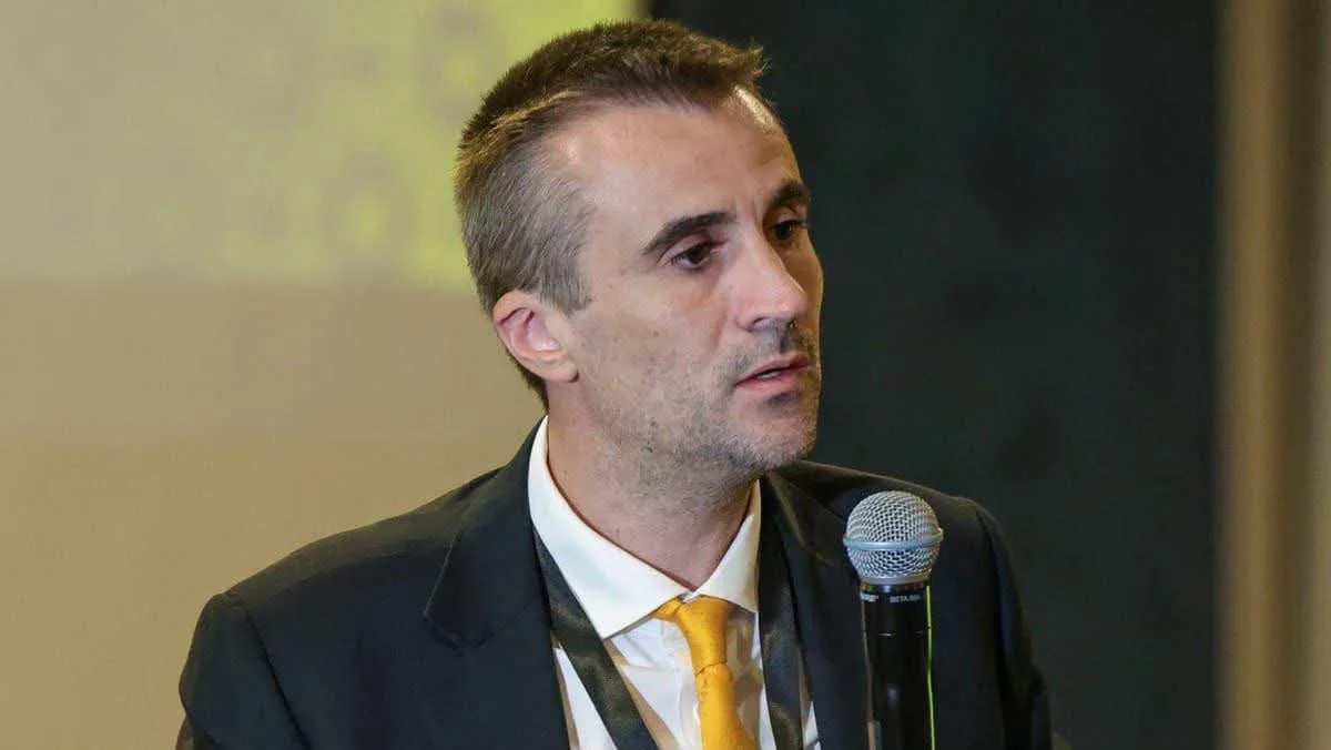 عمر بنيس