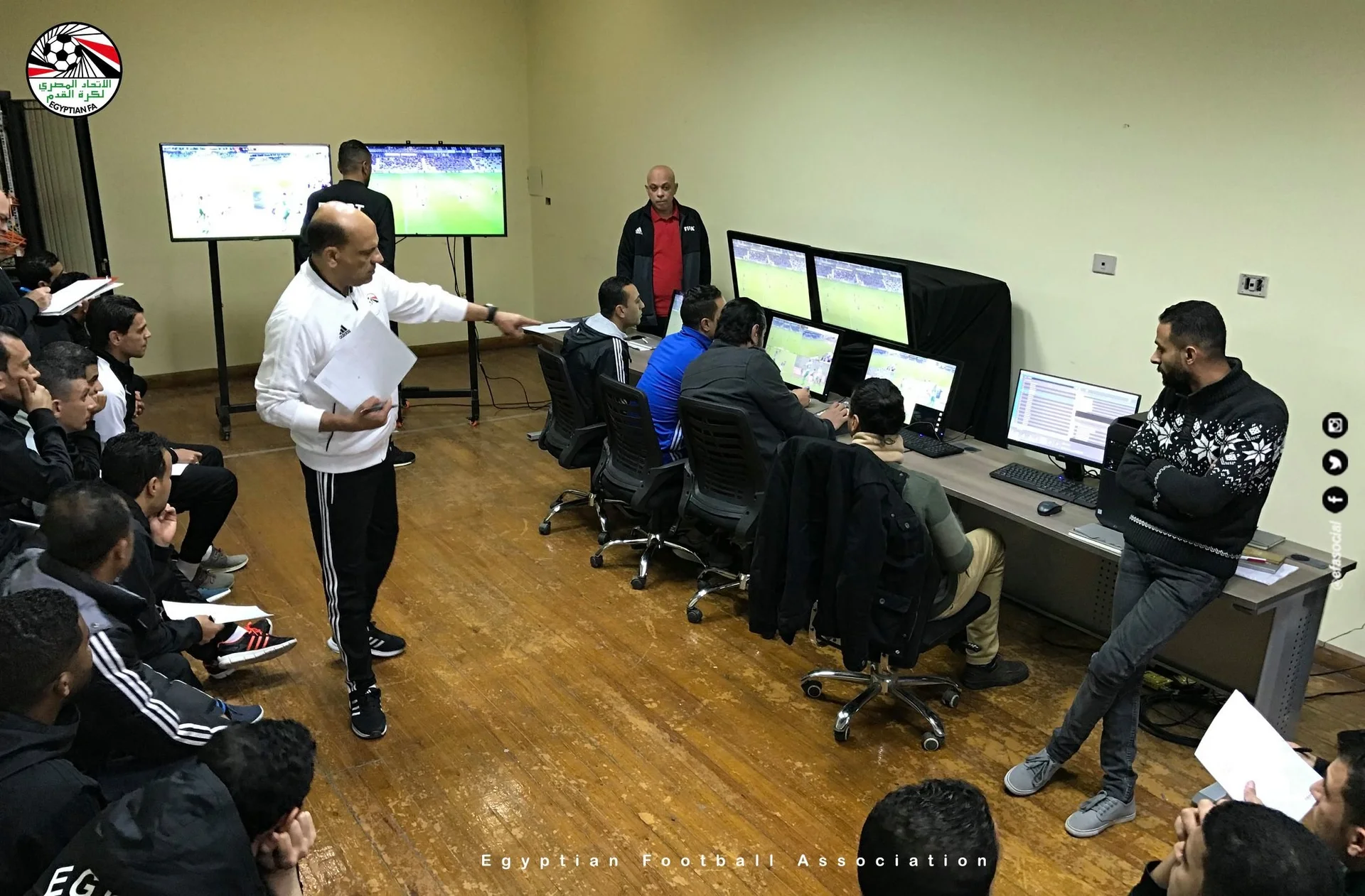 معسكر حكام تقنية var