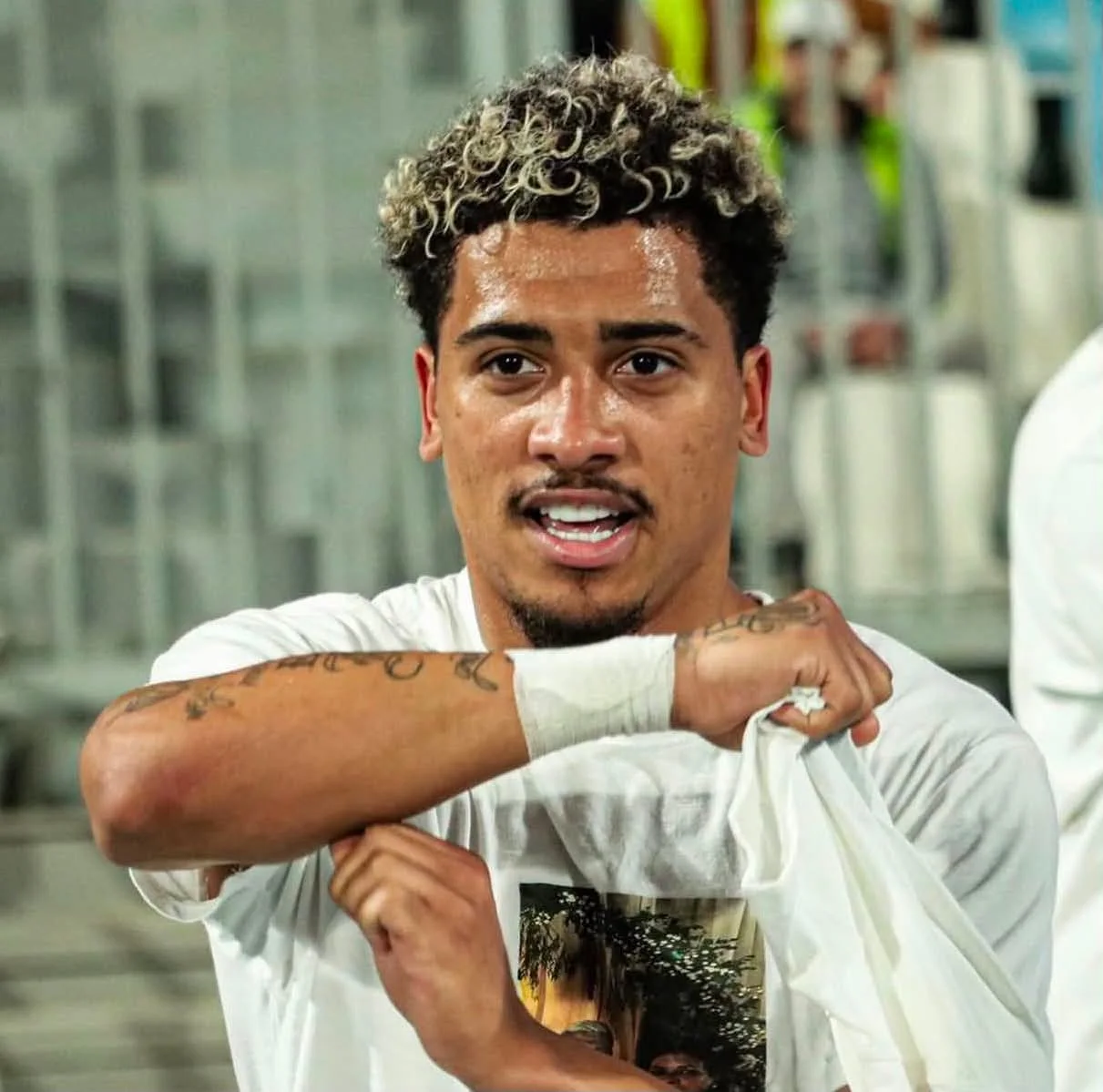 الزمالك يحسم موقف خوان بيزيرا ويرد على أنباء رحيله إلى شباب الأهلي