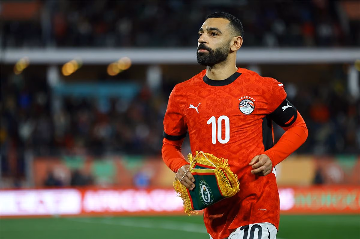 صلاح ينضم لمعسكر المنتخب.. غضب حسام وإبراهيم حسن بسبب شائعة الخلافات مع قائد الفراعنة